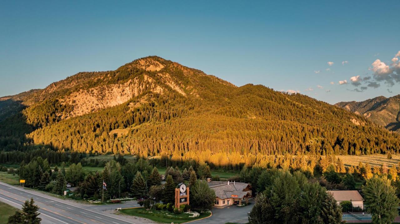 Flying Saddle Resort And Steak House Alpine Bagian luar foto